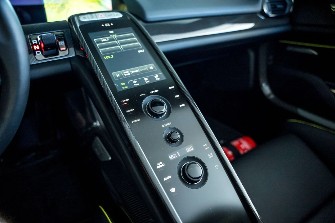2015 Porsche 918 Spyder - Image 5 of 8