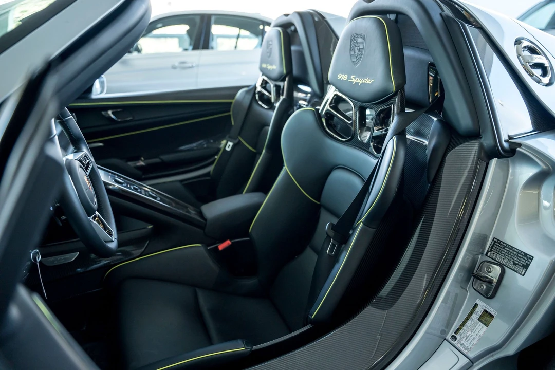 2015 Porsche 918 Spyder - Image 7 of 8