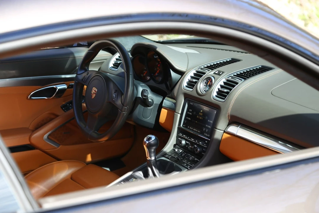 2015 Porsche 981 Cayman GTS - Image 16 of 31