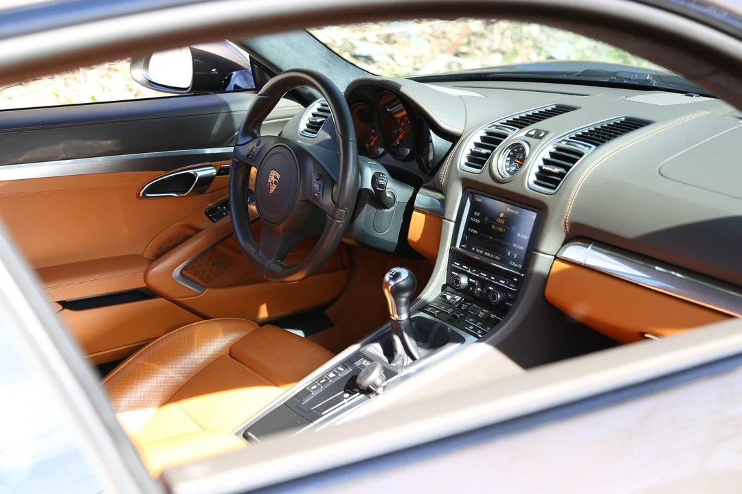 2015 Porsche 981 Cayman GTS - Image 17 of 31