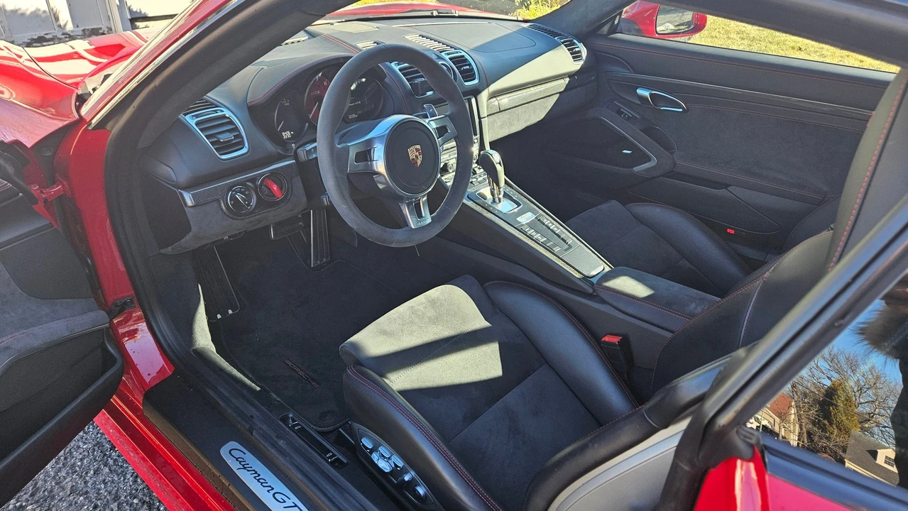 2015 Porsche 981 Cayman GTS - Image 14 of 31