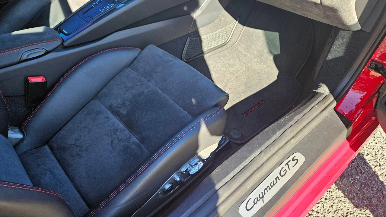 2015 Porsche 981 Cayman GTS - Image 22 of 31