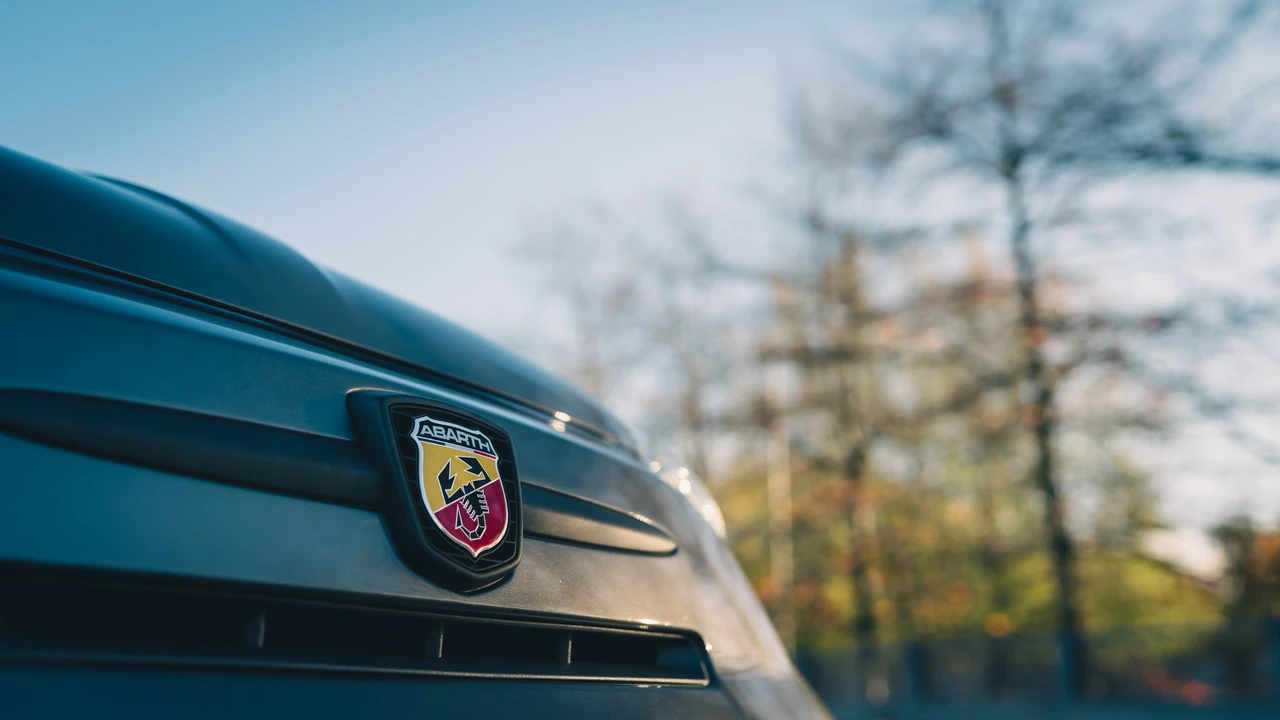 2015 Fiat Abarth 500 - Image 18 of 31