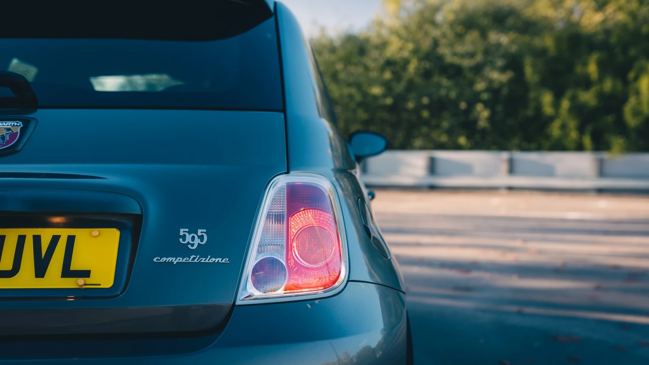 2015 Fiat Abarth 500 - Image 22 of 31