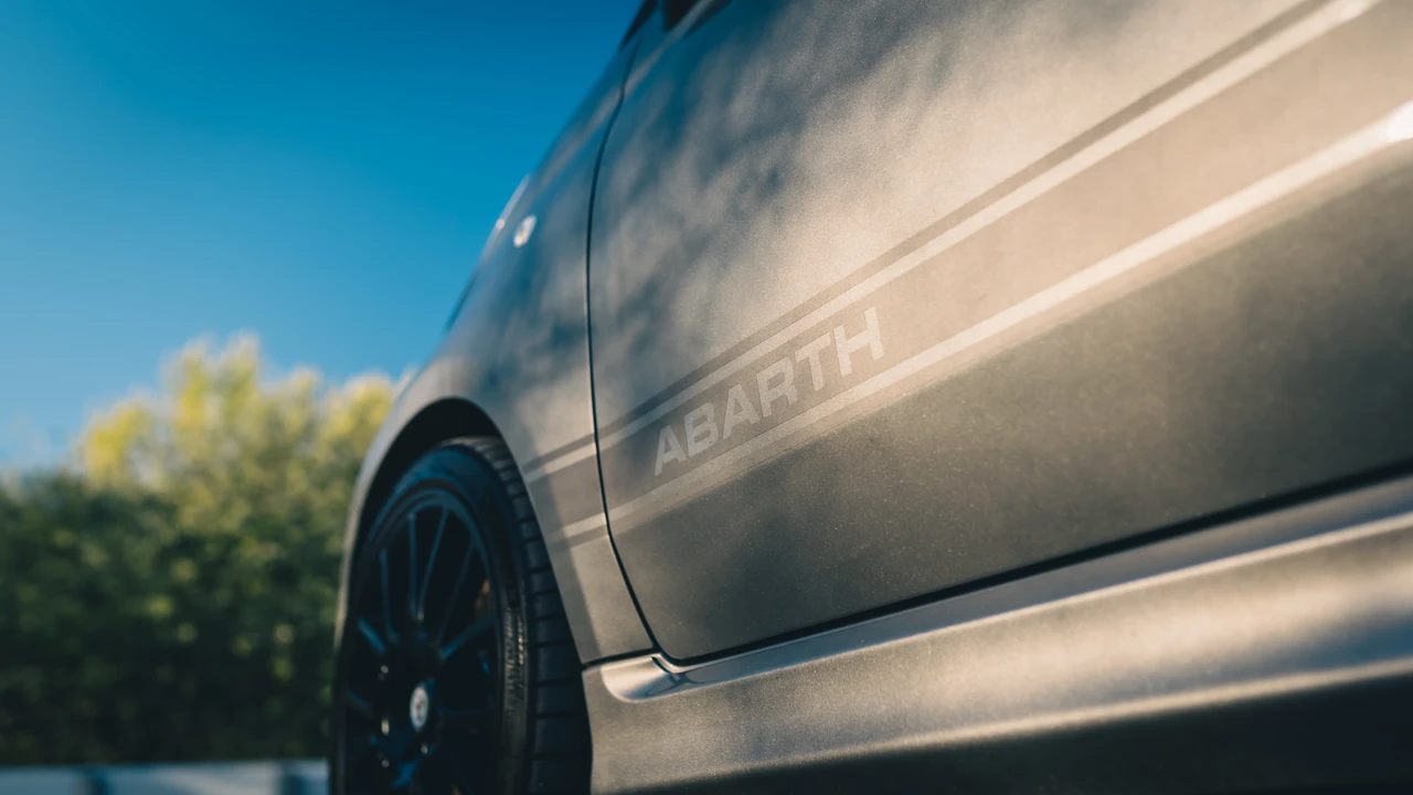 2015 Fiat Abarth 500 - Image 25 of 31