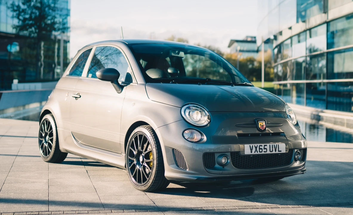 2015 Fiat Abarth 500 - Image 2 of 31