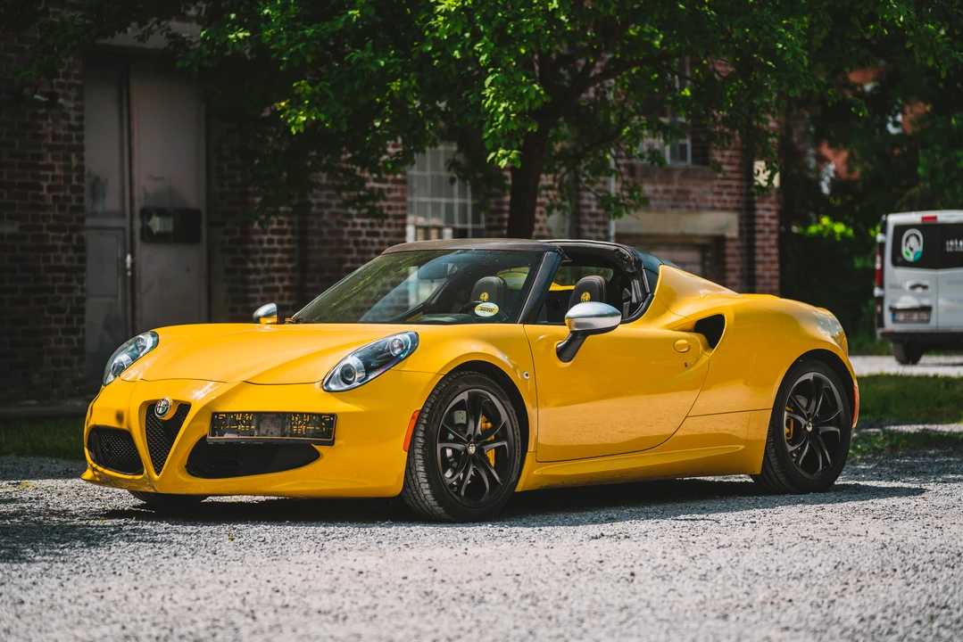 2015 Alfa Romeo 4C Spider - Image 2 of 31