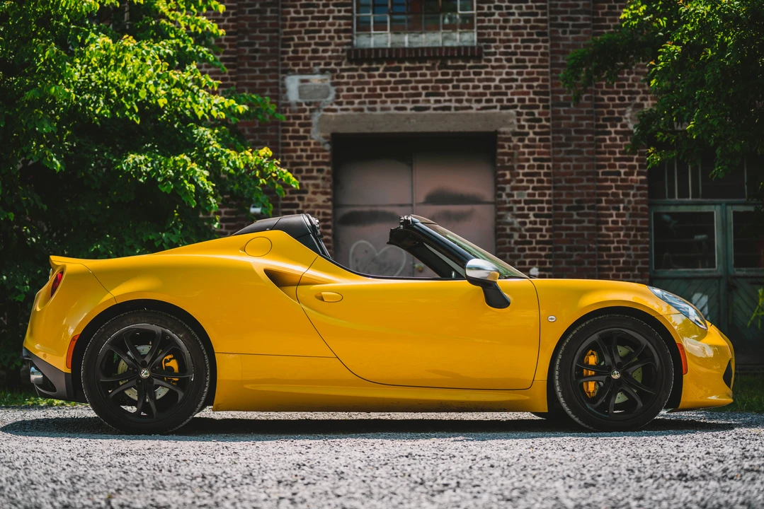 2015 Alfa Romeo 4C Spider - Image 5 of 31