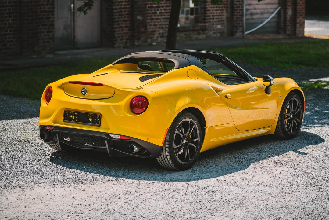 2015 Alfa Romeo 4C Spider - Image 6 of 31