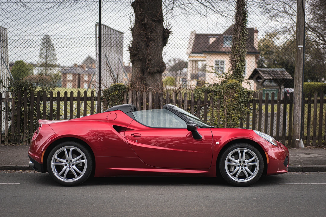 2015 Alfa Romeo 4C Spider - Image 5 of 31