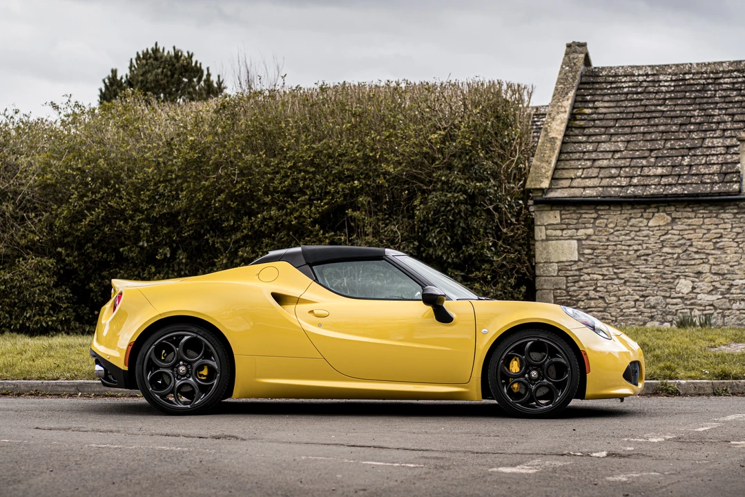2015 Alfa Romeo 4C Spider - Image 4 of 31