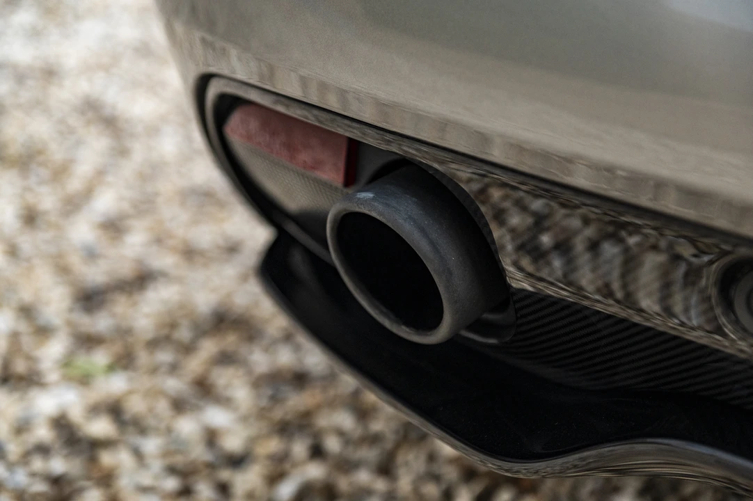 2015 Aston Martin DB9 - Image 28 of 31