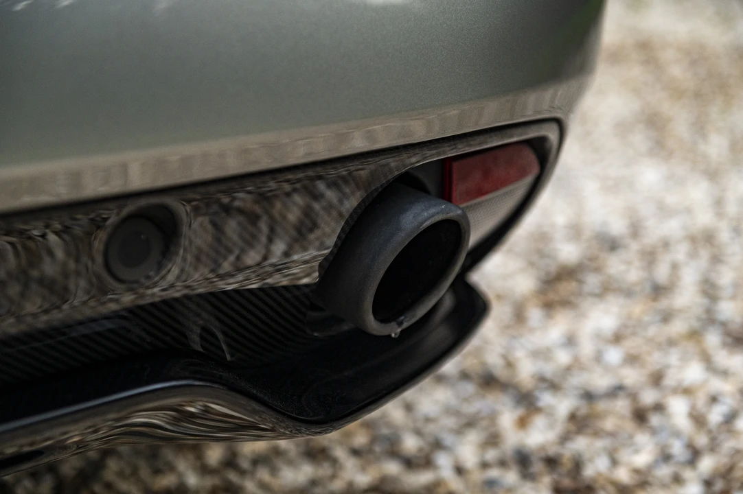 2015 Aston Martin DB9 - Image 29 of 31