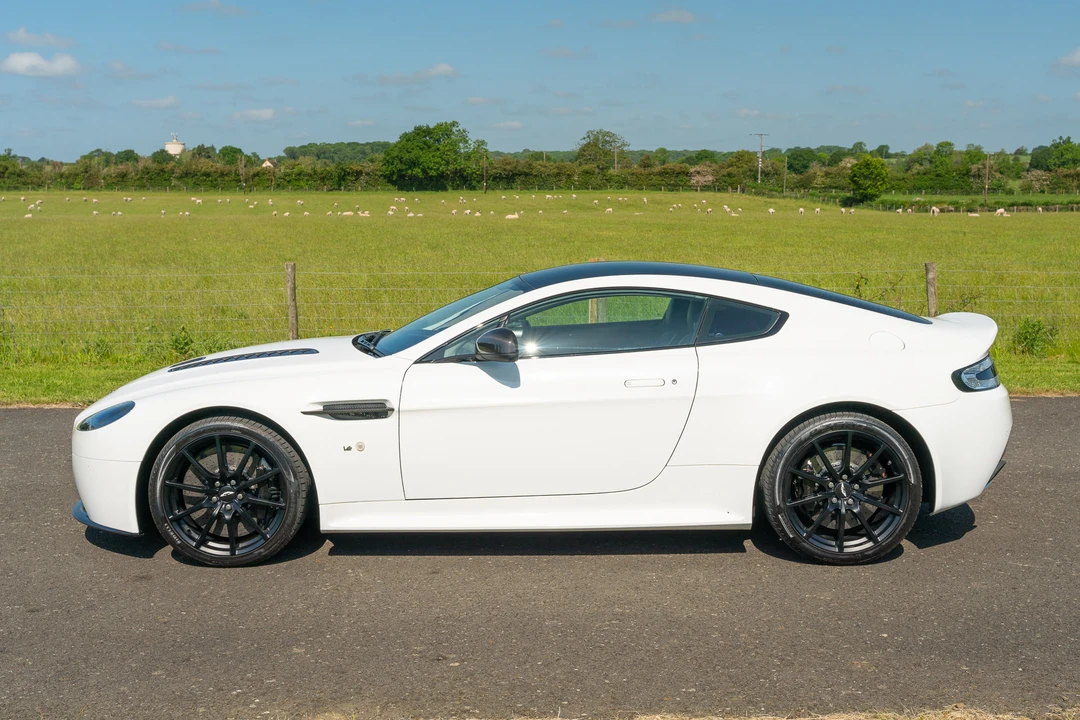 2015 Aston Martin V12 Vantage (2010-2018) - Image 5 of 31