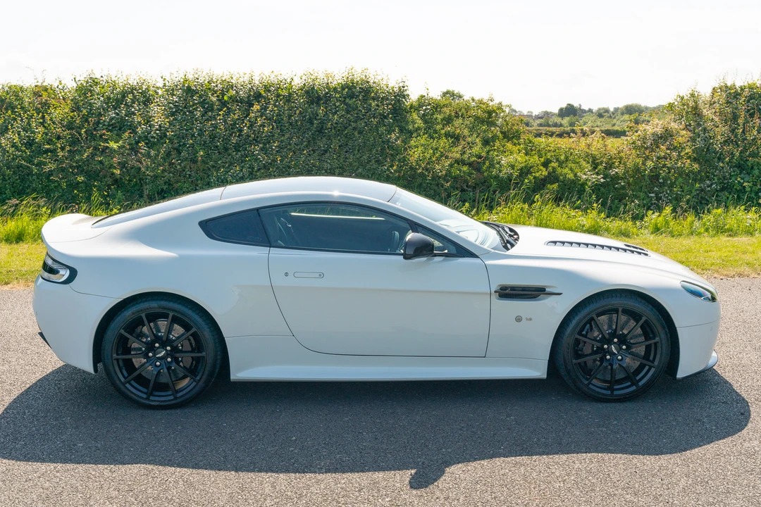 2015 Aston Martin V12 Vantage (2010-2018) - Image 9 of 31