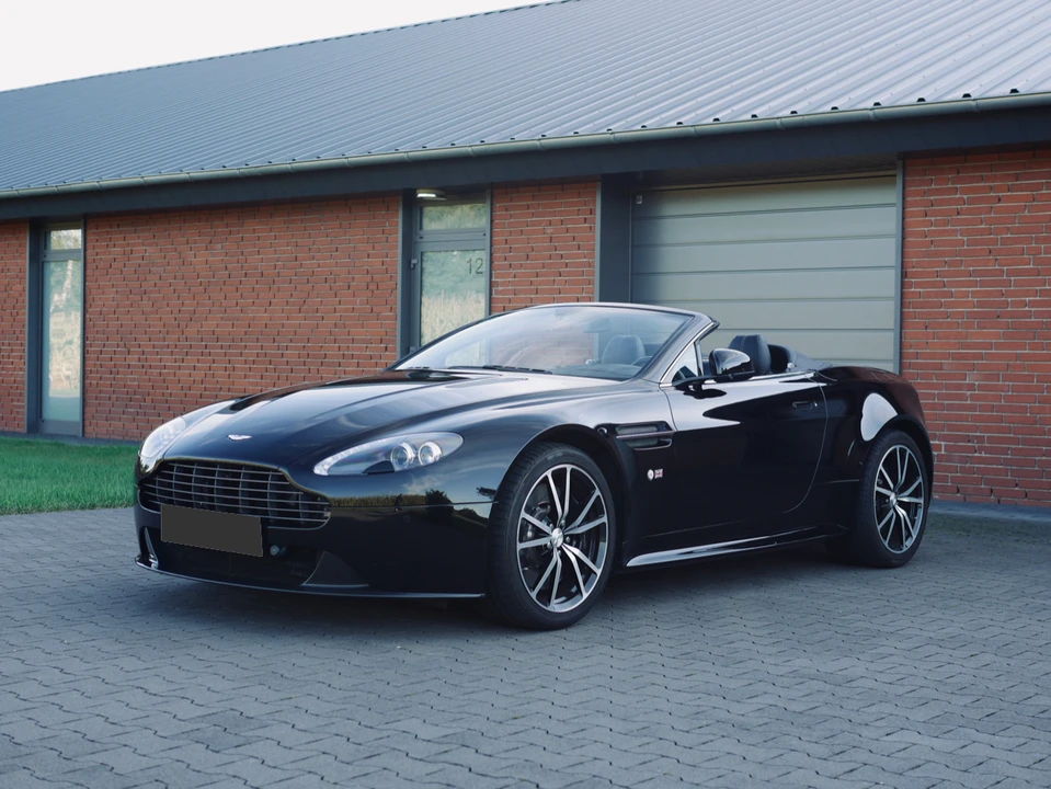 2015 Aston Martin V8 Vantage (2006-2017) - Image 2 of 31