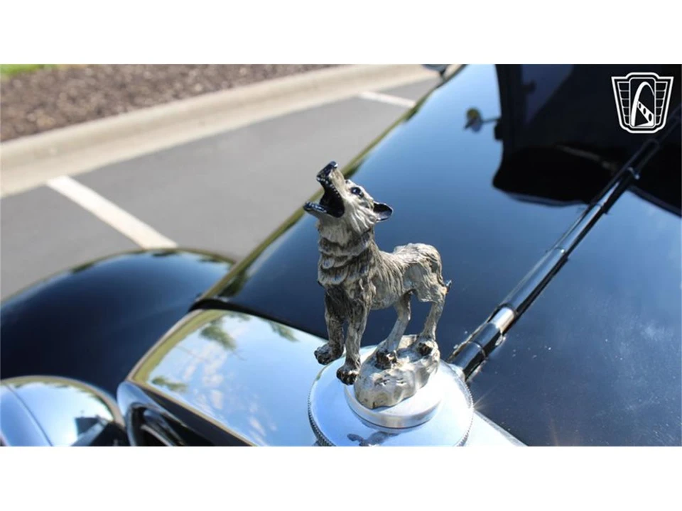 2015 - Image 12 of 31
