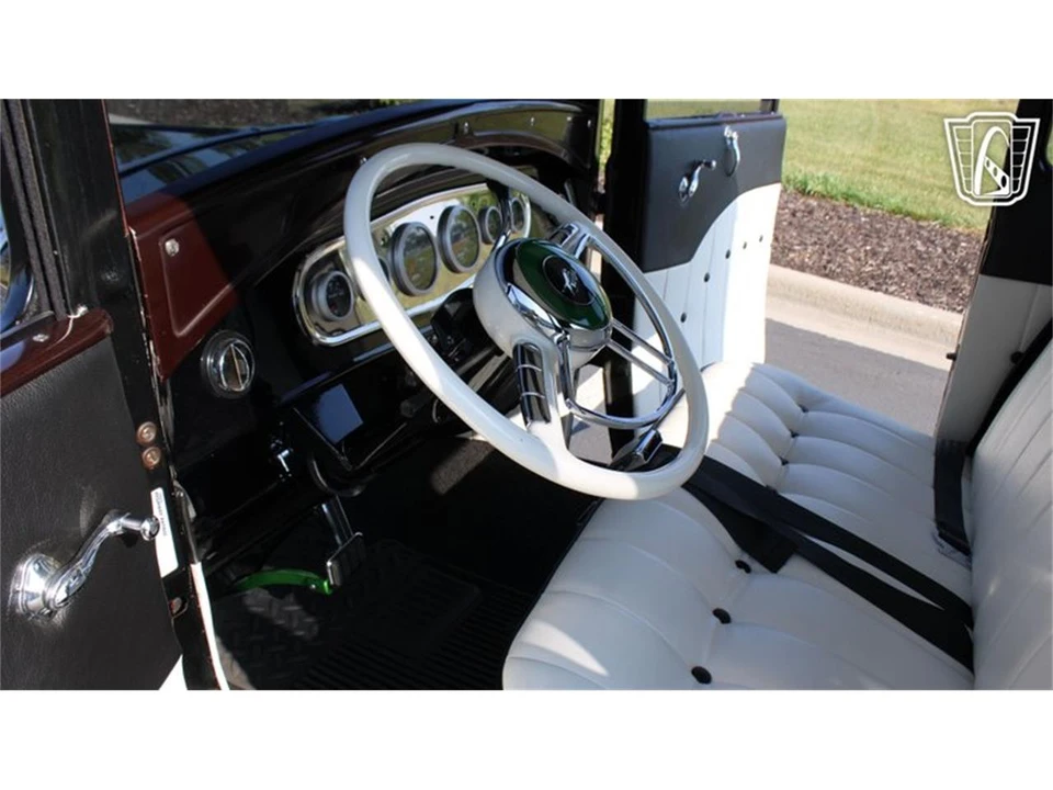 2015 - Image 17 of 31