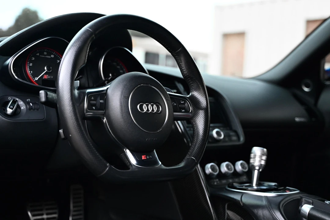 2015 Audi 42 R8 - Image 11 of 17