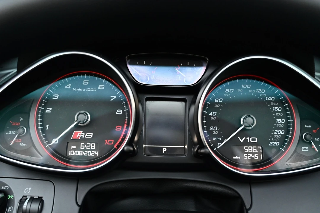 2015 Audi 42 R8 - Image 13 of 17