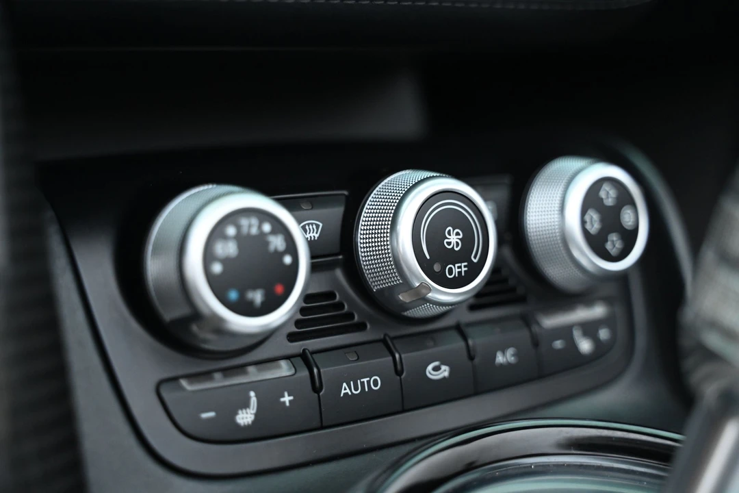 2015 Audi 42 R8 - Image 15 of 17