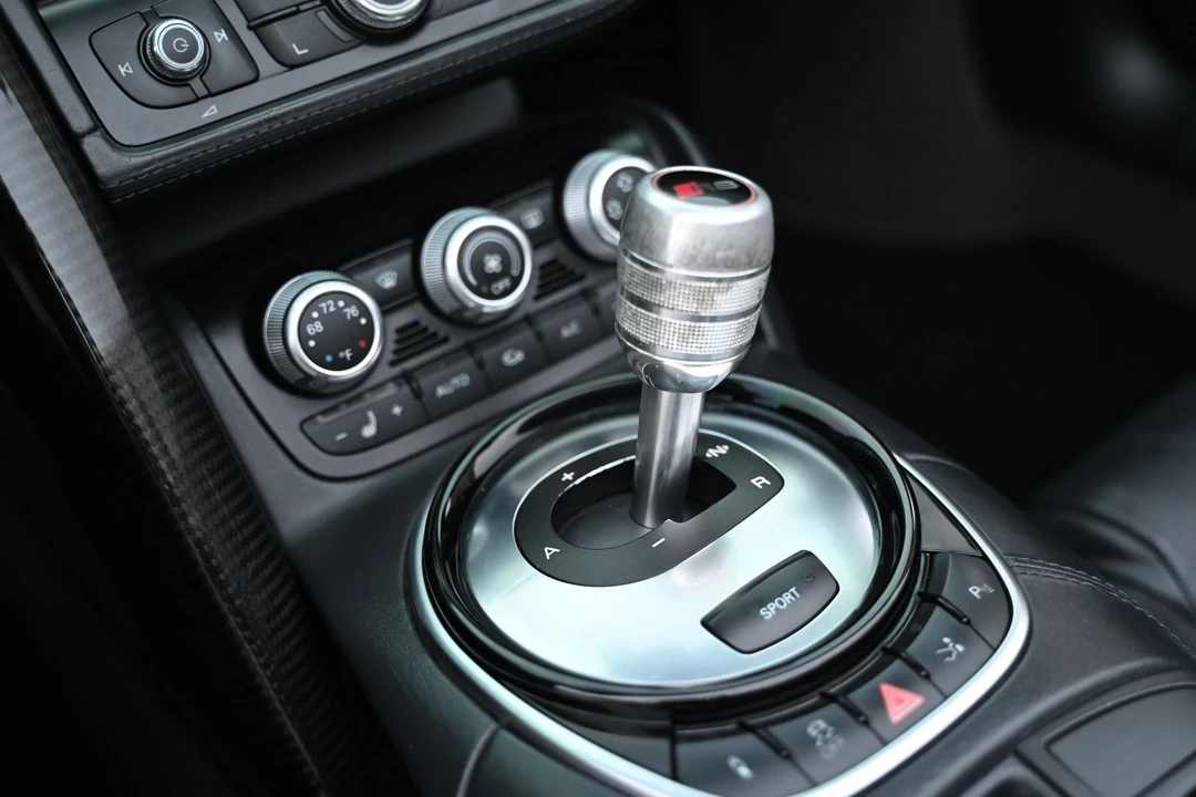 2015 Audi 42 R8 - Image 16 of 17