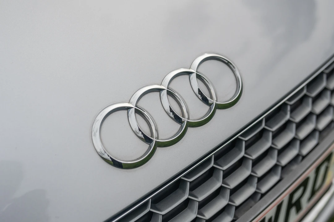 2015 Audi 42 R8 - Image 17 of 31