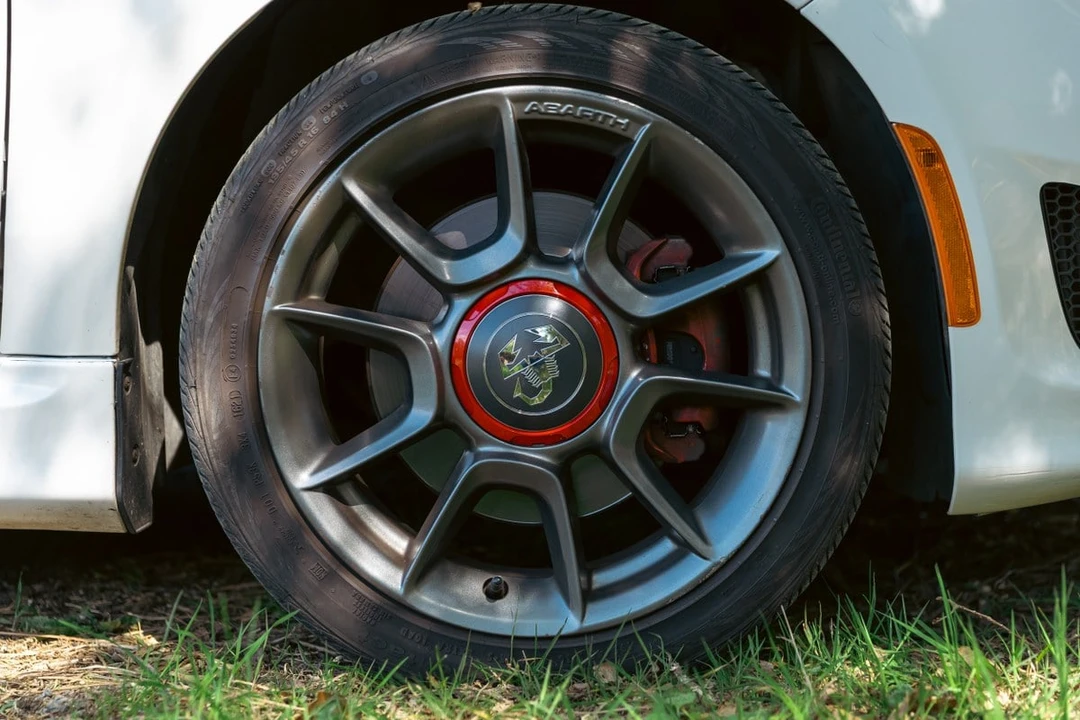 2015 Abarth - Image 21 of 30