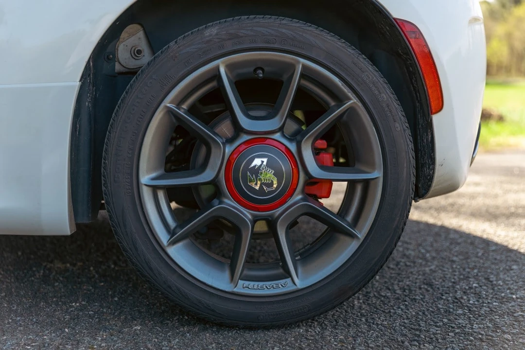 2015 Abarth - Image 23 of 30