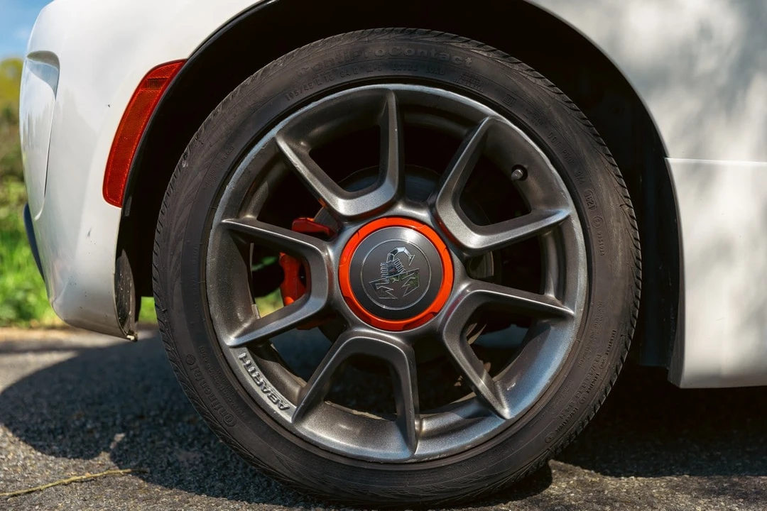 2015 Abarth - Image 24 of 30