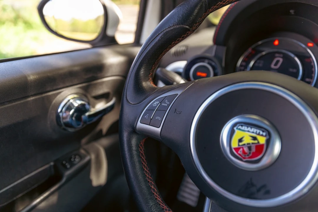 2015 Abarth - Image 6 of 30