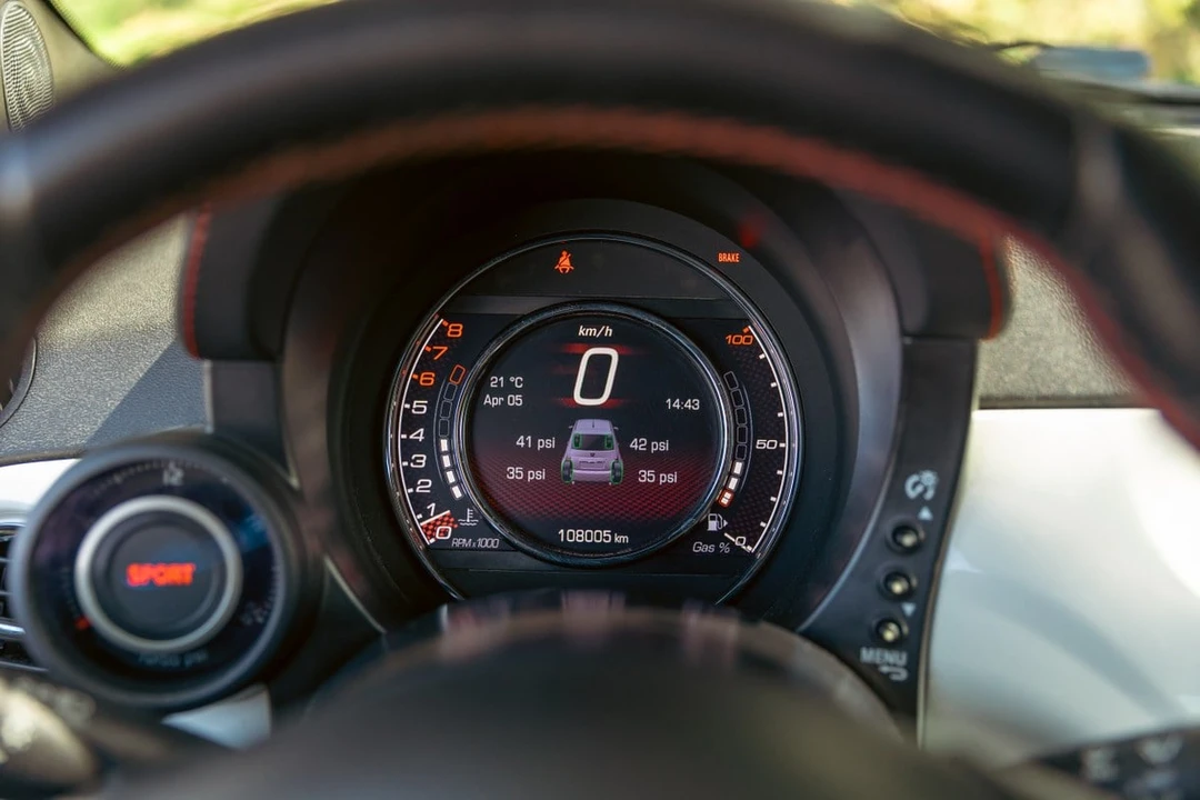 2015 Abarth - Image 14 of 30