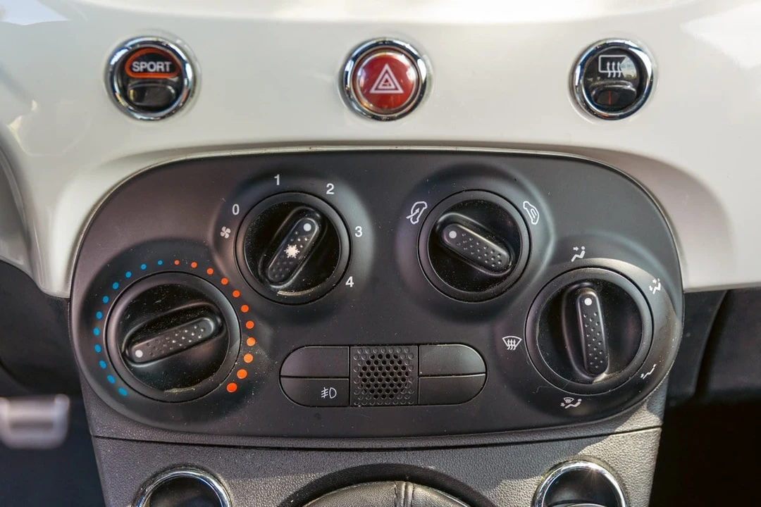 2015 Abarth - Image 16 of 30