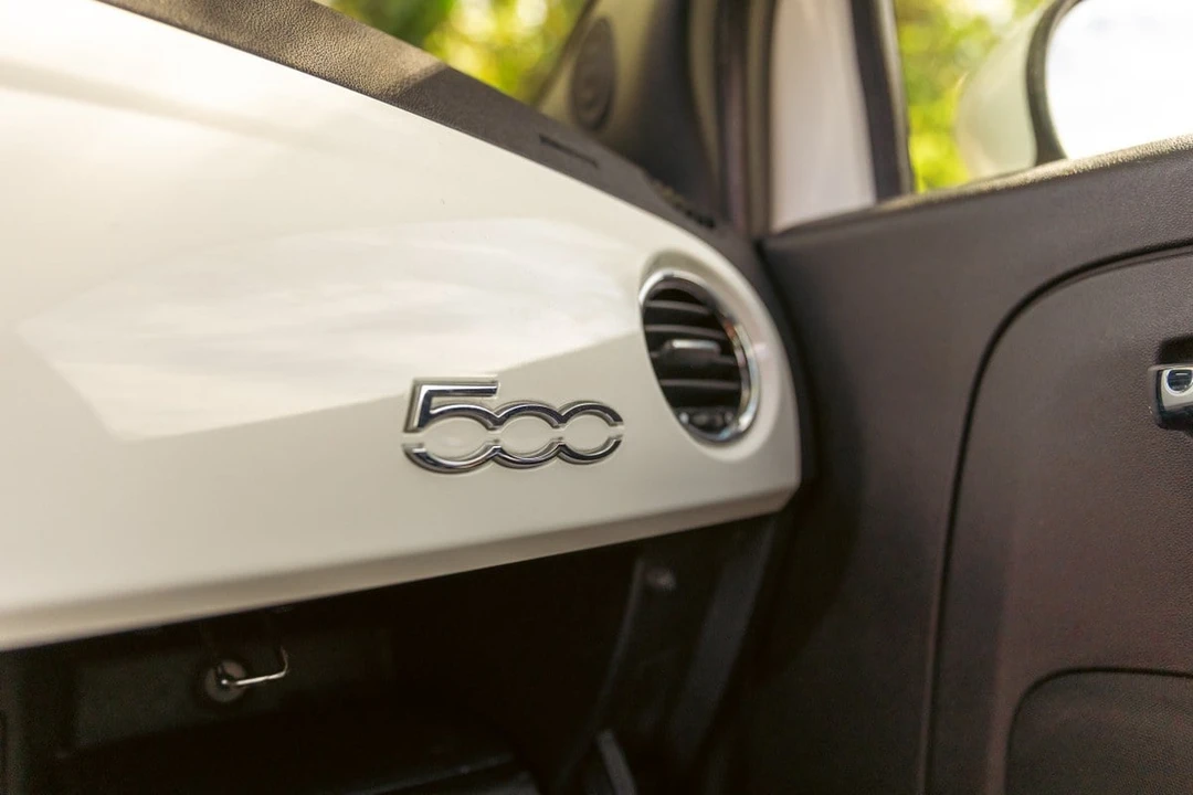 2015 Abarth - Image 20 of 30