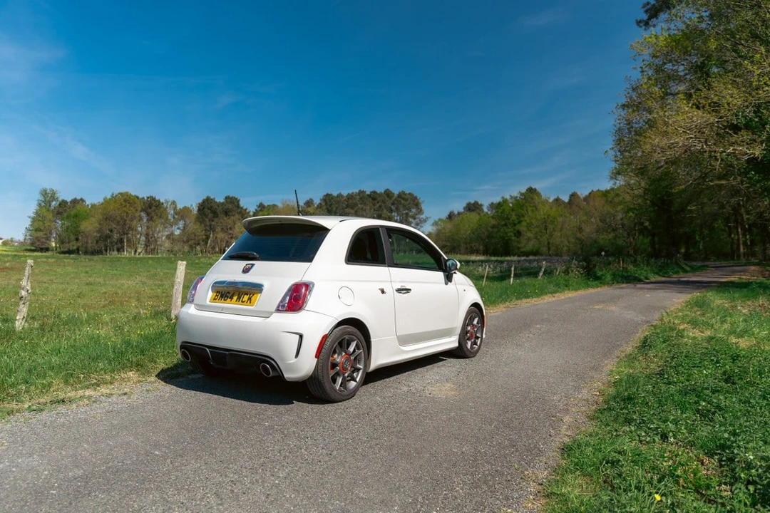 2015 Abarth - Image 17 of 30