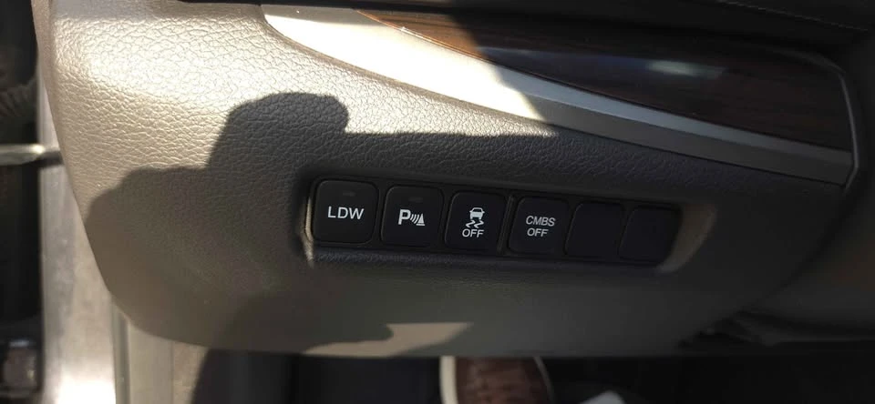 2015 Acura RLX - Image 18 of 20