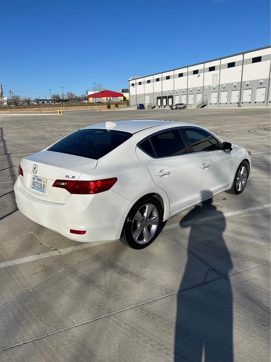 2015 Acura ILX - Image 9 of 16