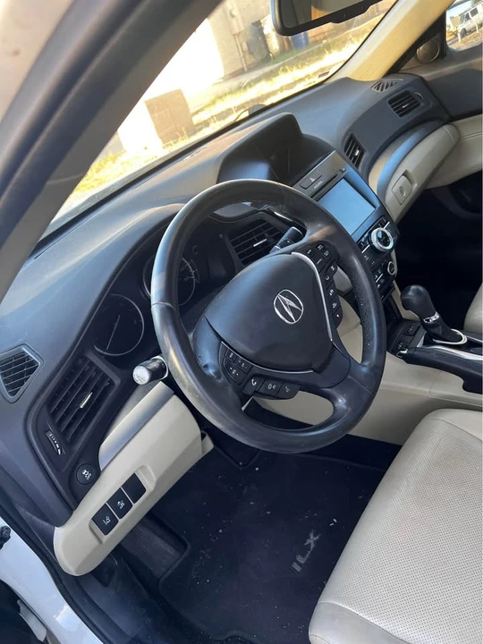 2015 Acura ILX - Image 10 of 17