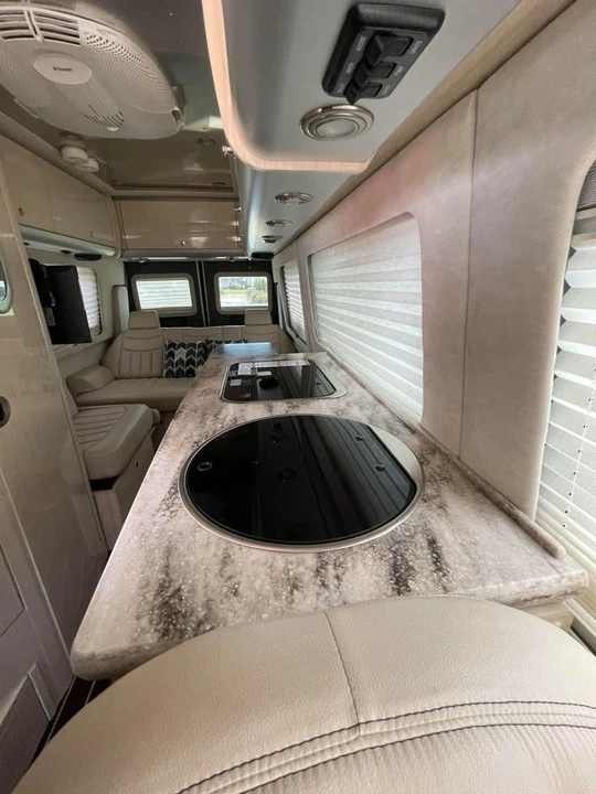 2015 Airstream - Image 4 of 7