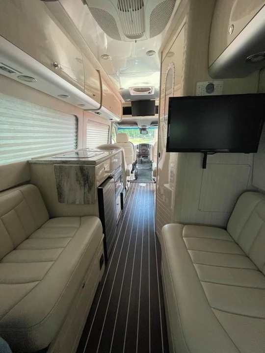 2015 Airstream - Image 6 of 7