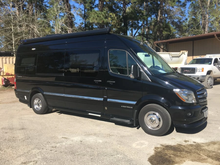 2015 Airstream - Image 3 of 9