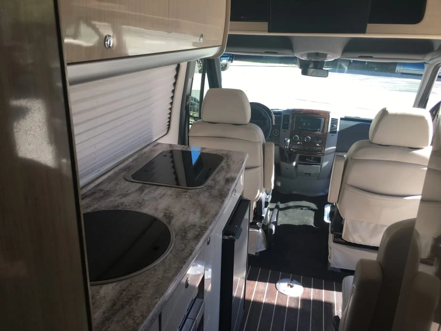 2015 Airstream - Image 6 of 9