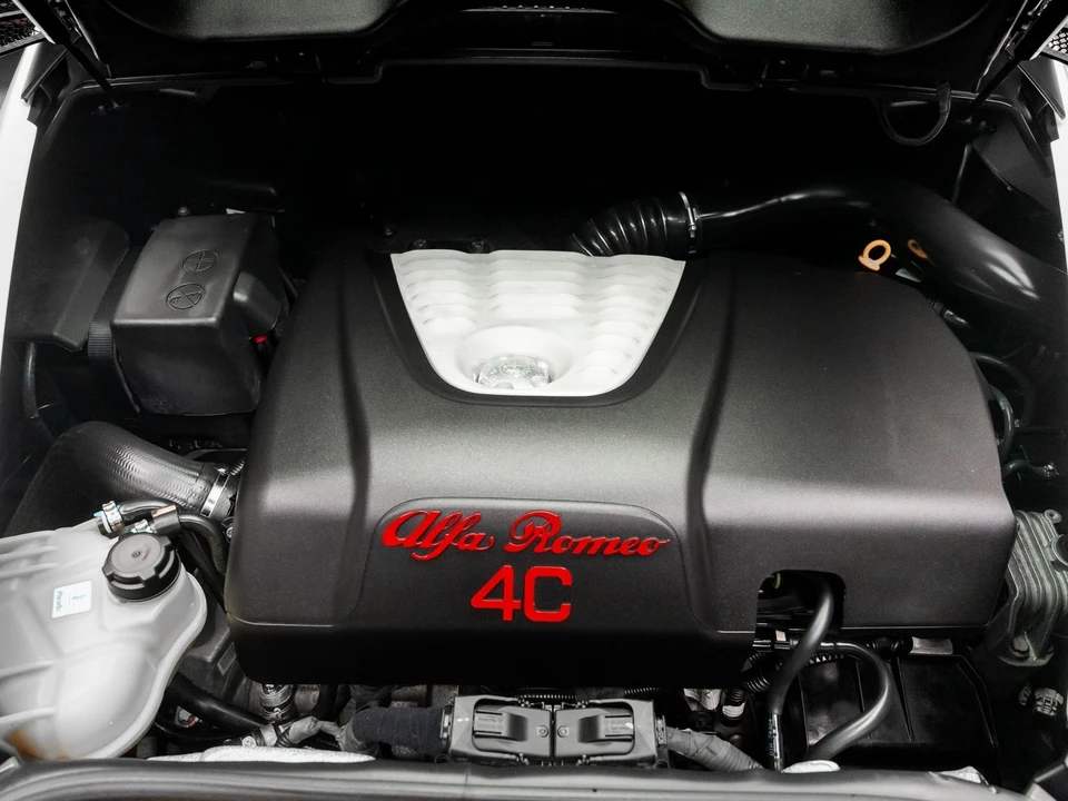 2015 Alfa Romeo 4C Coupe - Image 2 of 12
