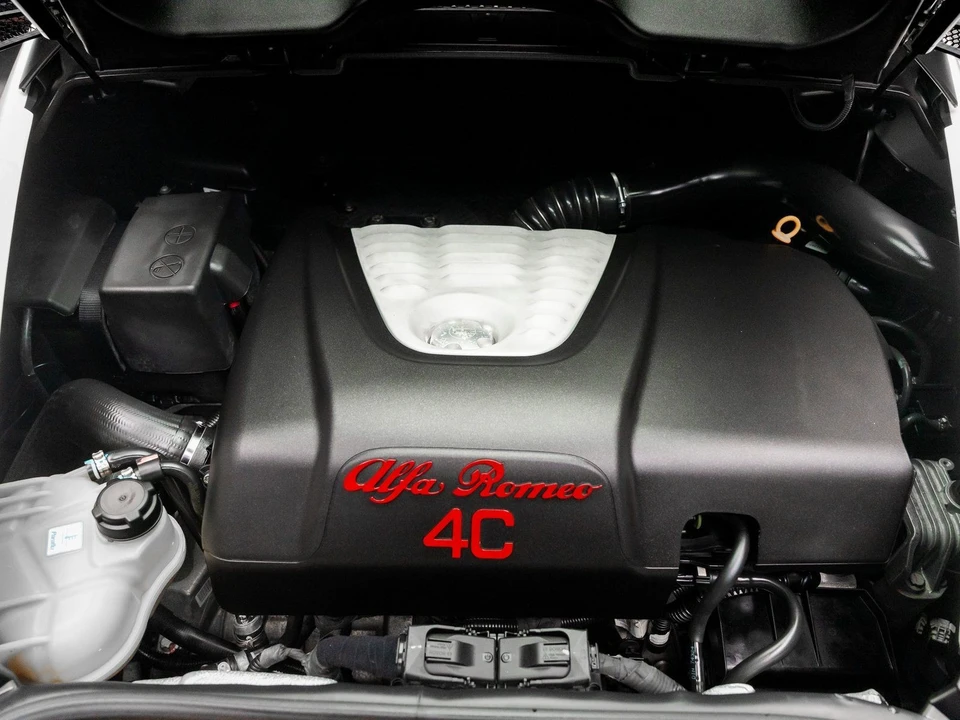 2015 Alfa Romeo 4C Coupe - Image 2 of 12