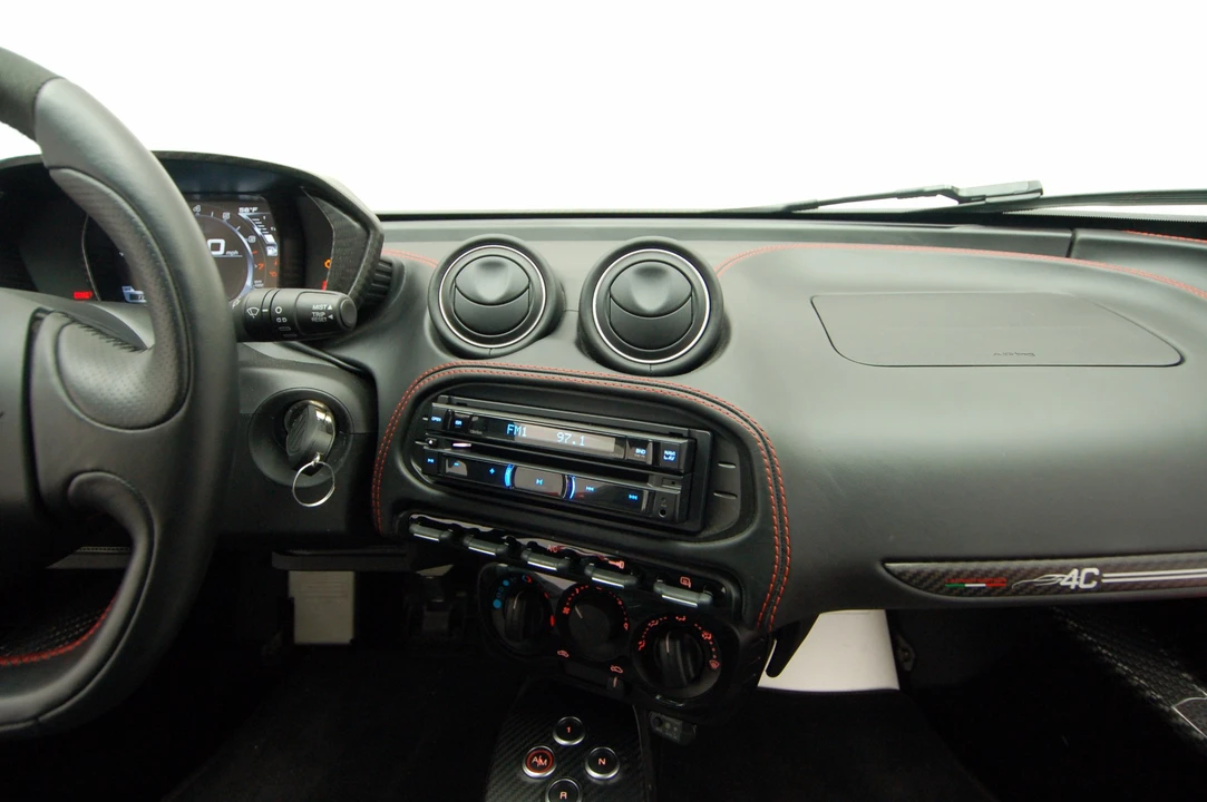 2015 Alfa Romeo 4C Coupe - Image 31 of 31
