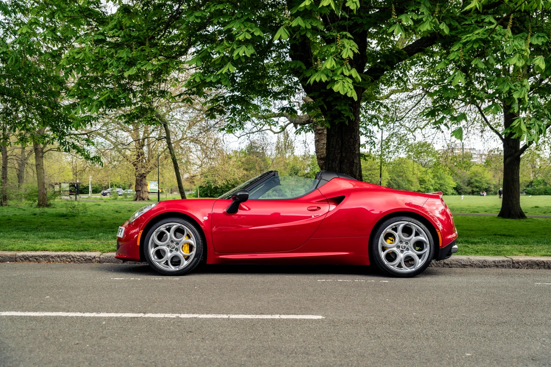2015 Alfa Romeo 4C Spider - Image 4 of 31