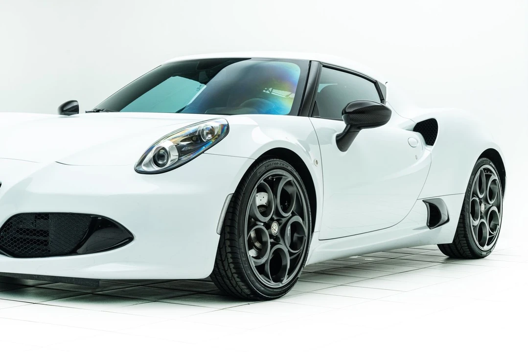 2015 Alfa Romeo 4C Coupe - Image 9 of 12
