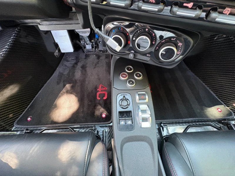 2015 Alfa Romeo 4C Coupe - Image 29 of 31