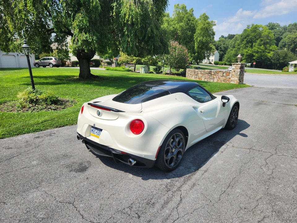 2015 Alfa Romeo 4C Coupe - Image 10 of 31