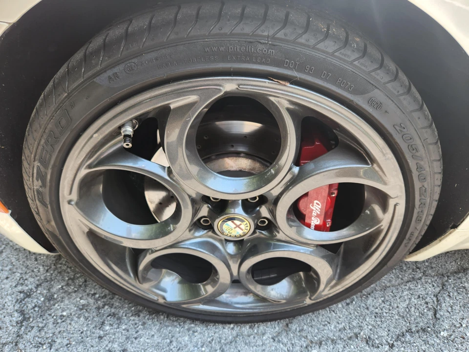 2015 Alfa Romeo 4C Coupe - Image 29 of 31